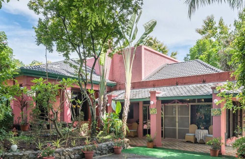 Mae Pu Kha Otro | Garden House Stay With Big pond in San Kamphaeng