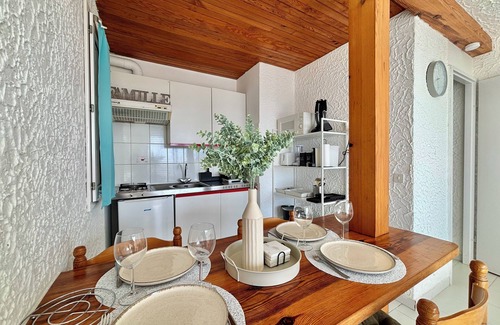 Marine de Saint Ambroggio Apartamento | Garden level apartment with sea view