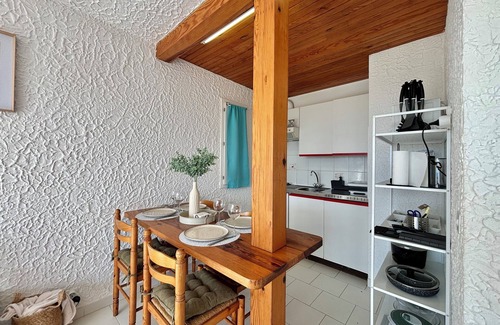 Marine de Saint Ambroggio Apartamento | Garden level apartment with sea view