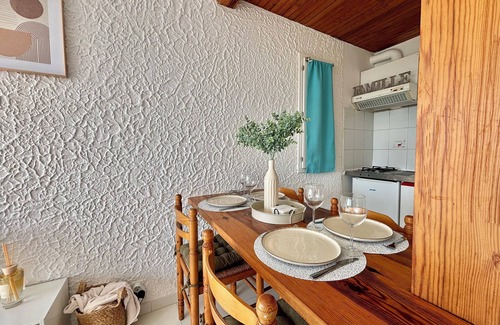 Marine de Saint Ambroggio Apartamento | Garden level apartment with sea view