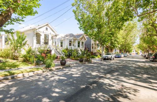 West Alameda Casa | Garden Level Flat in 1885 Queen Anne Victorian Cottage in Alameda