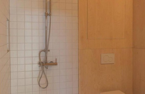 Werben Apartamento | GARDEN LEVEL RIGHT