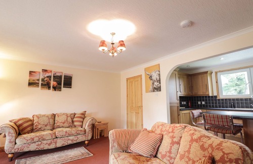 Marybank Cabaña | GARDEN LODGE, family friendly, with a garden in Marybank