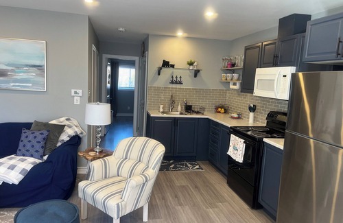 Alcona Apartamento | Garden Oasis 2Bed Private Apt. - Walk to Lake Simcoe!