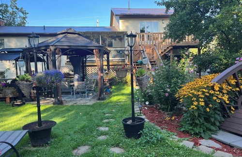 Alcona Apartamento | Garden Oasis 2Bed Private Apt. - Walk to Lake Simcoe!