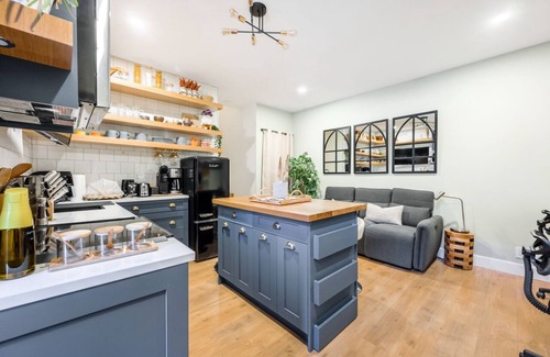 Richmond Casa | ✦ GARDEN OASIS ✦ FURNISHED 1 BR& 1 BA | PET-FRIENDLY & BBQ!