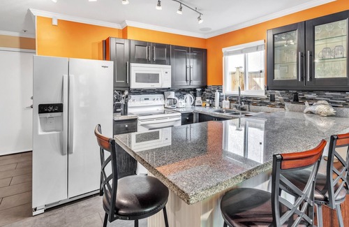 Riley Park Apartamento | Garden Oasis Suite Near Popular Main Street 1 Bedroom Apts by Redawning