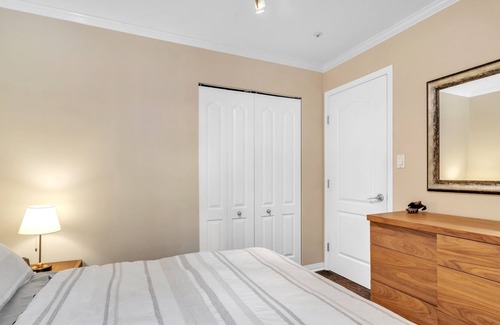 Riley Park Apartamento | Garden Oasis Suite Near Popular Main Street 1 Bedroom Apts by Redawning