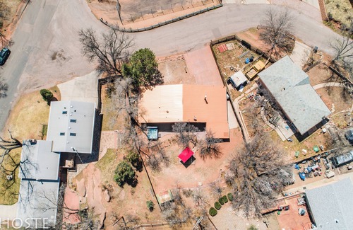 West Colorado Springs Casa | ☃ Mtn Dream! ❄ Chimenea, patio y bañera de hidromasaje | 4BR