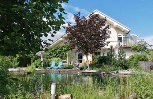 Bled Apartamento | Garden Paradise Bled Apartments - garden, pond and castle view