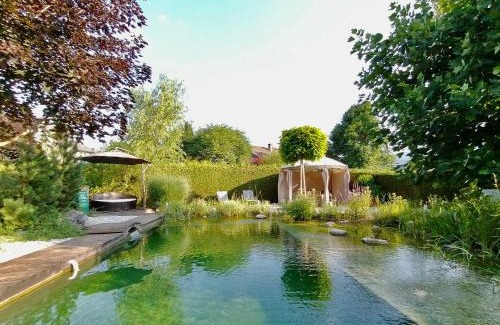 Bled Apartamento | Garden Paradise Bled Apartments - garden, pond and castle view