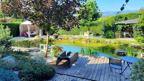 Bled Apartamento | Garden Paradise Bled Apartments - garden, pond and castle view