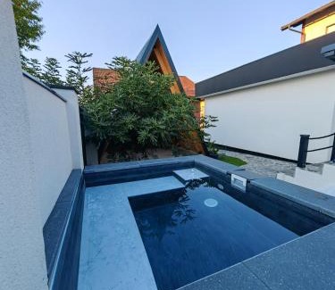 Banja Luka Apartamento | Garden Relax Bungalow, 2 Deluxe Rooms, Shared Pool and Parking