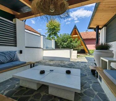 Banja Luka Apartamento | Garden Relax Bungalow, 2 Deluxe Rooms, Shared Pool and Parking