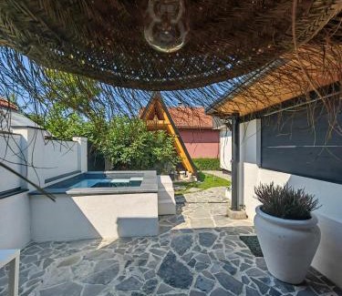 Banja Luka Apartamento | Garden Relax Bungalow, 2 Deluxe Rooms, Shared Pool and Parking
