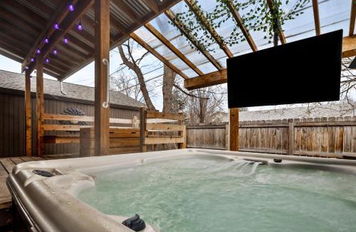 Berkeley Casa | Garden Retreat - Hot Tub - Peloton - Walk to Shops