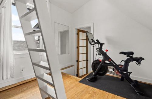 Berkeley Casa | Garden Retreat - Hot Tub - Peloton - Walk to Shops