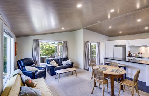 Marewa Casa | Garden Retreat - Napier Holiday Home
