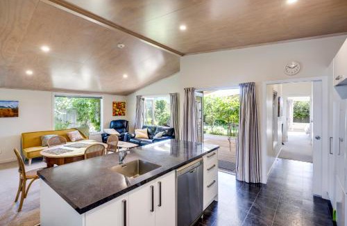 Marewa Casa | Garden Retreat - Napier Holiday Home