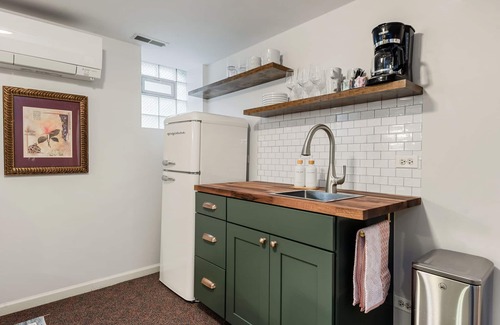 Evanston Apartamento | Garden Retreat: NU/Central St