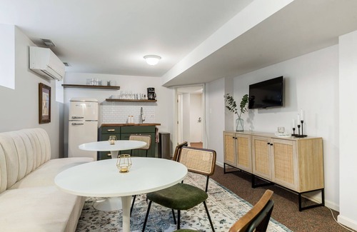 Evanston Apartamento | Garden Retreat: NU/Central St