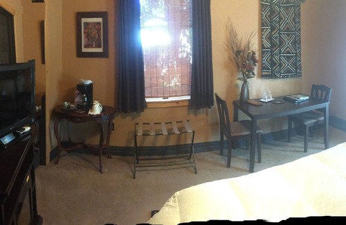 Weaverville Casa | Garden Room 2 pp King Bed in the Carriage House very private