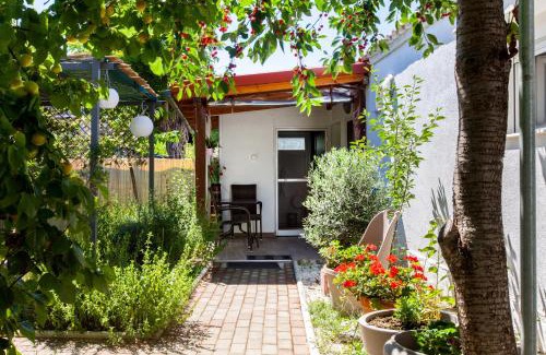 Fanari Apartamento | Garden Rooms