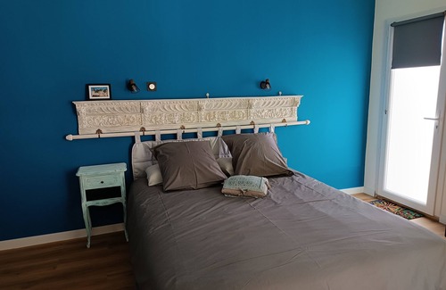 Journiac Cama Y Desayuno | Garden side, guest room and private terrace with wooded view