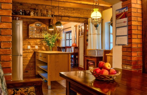Gorlo Villa | Villa SzaraSowa suites y apartamentos; Confort, toque rústico, jardín, abrevadero.
