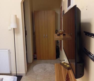 Keratsini-Drapetsona Apartamento | Garden studio