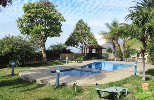 Tazacorte Apartamento | Garden studio with pool and sea view