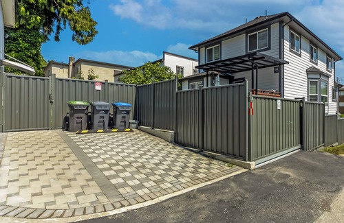 New Westminster Casa | Garden Suite 2-Bed/ 1-Bath can be Interconnected with additional Suite