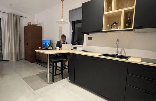 Laganas Apartamento | Garden Suite, Beautiful Seaview - Close to Beach