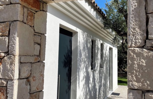 Laganas Apartamento | Garden Suite, Beautiful Seaview & Close to Beach