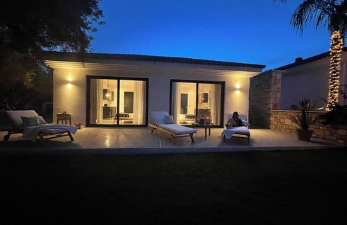 Laganas Apartamento | Garden Suite, Beautiful Seaview & Close to Beach