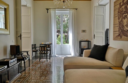 Palermo Cama Y Desayuno | Garden Suite in private villa on Via Libertà