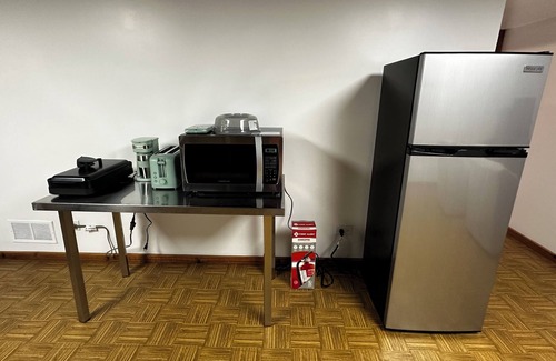 West Chicago Apartamento | Garden Unit - In Law Suite in Single Family House on 2.5 Acres
