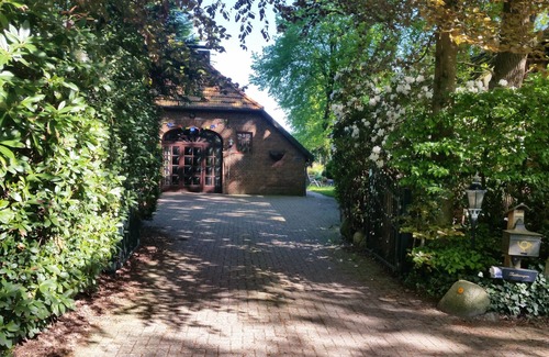 Westerstede Cabaña | Casa de campo con Heuerhaus histórico en el jardín de ensueño Rhodo jardín WiFi sauna piscina