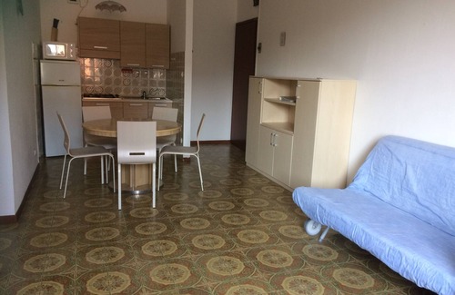 Lugana Apartamento | Apartamento Garden Ville, apartamento de dos habitaciones en residencia con piscina y jardín.