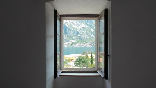 Prcanj Casa | Garden Vista Stone House