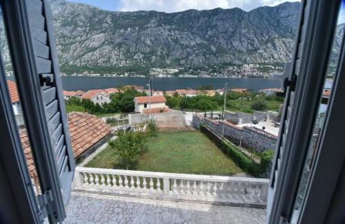 Prcanj Casa | Garden Vista Stone House