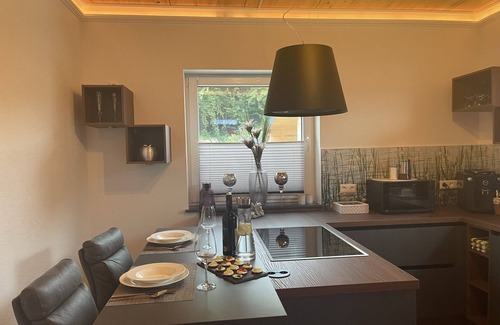 Habscheid Apartamento | Garden/whirlpool/combination sauna large kitchen, rain shower. Very modern