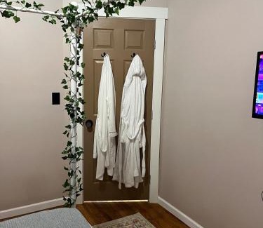 Cleveland Casa | Garden Whisper Cozy Chamber