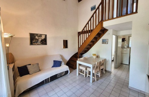 Tamaris Apartamento | Vista al mar, jardín con barbacoa, aire acondicionado.