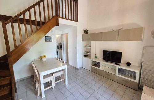 Tamaris Apartamento | Vista al mar, jardín con barbacoa, aire acondicionado.