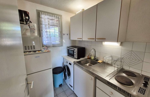 Tamaris Apartamento | Vista al mar, jardín con barbacoa, aire acondicionado.