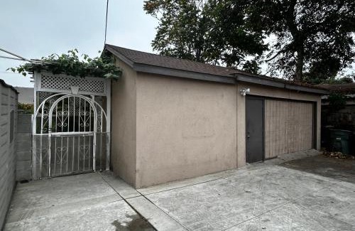El Monte Casa | garden with Iron Gate, East Los Angeles 2b2b