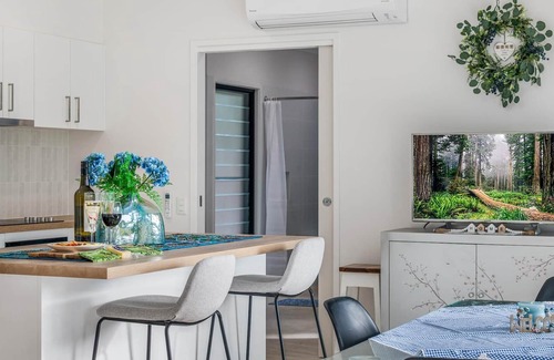 Montville Cabaña | Gardenia Cottage - Stunning One Bedroom Accessible Cottage, Minutes from Montville Village