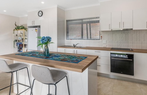 Montville Cabaña | Gardenia Cottage - Stunning One Bedroom Accessible Cottage, Minutes from Montville Village