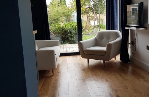 Oxford Chalet De Esquí | GardenRoom apartment near the Oxford and the JR
